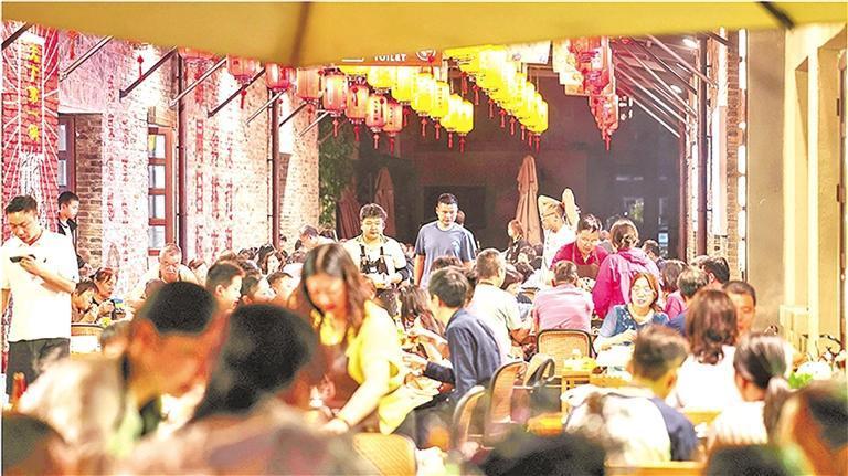 夏日“烟火气”  点燃“夜经济”